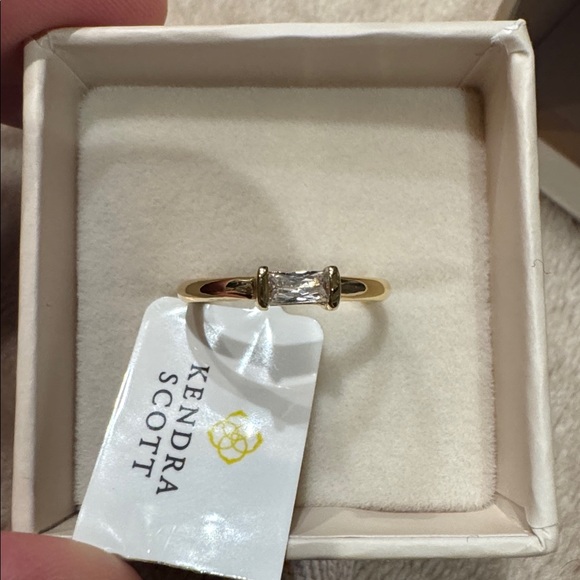 Kendra Scott Juliette Gold Band Ring in White CZ Size 6 - Picture 2 of 5